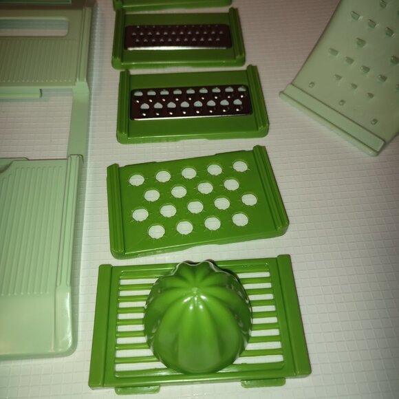 Space Saving Multi Purpose Grater Merry Green Kitchen Accessories Must Have - Picture 5 of 9
